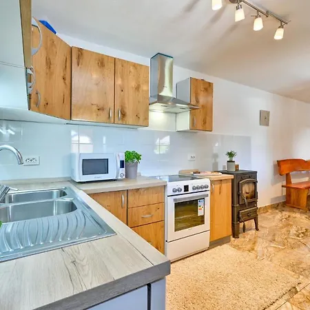 Tatil Evi 2 Bedroom Cozy In Gornja Ploscica *