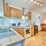 Prázdninový dům 2 Bedroom Cozy In Gornja Ploscica *