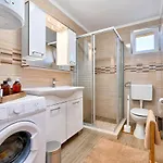 2 Bedroom Cozy In Gornja Ploscica *
