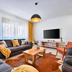 Prázdninový dům 2 Bedroom Cozy In Gornja Ploscica Ruskovac