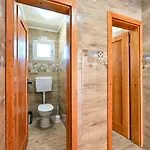 2 Bedroom Cozy In Gornja Ploscica Prázdninový dům *