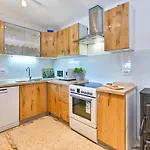 2 Bedroom Cozy In Gornja Ploscica Prázdninový dům