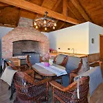 Prázdninový dům 2 Bedroom Cozy In Gornja Ploscica Ruskovac