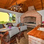 2 Bedroom Cozy In Gornja Ploscica Ruskovac