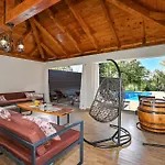 2 Bedroom Cozy In Gornja Ploscica
