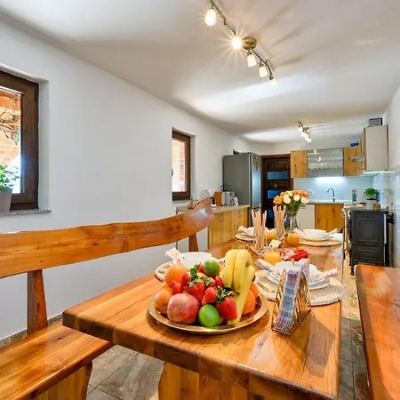 別荘 2 Bedroom Cozy In Gornja Ploscica