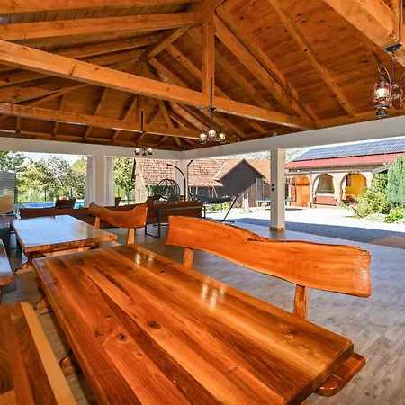 2 Bedroom Cozy In Gornja Ploscica