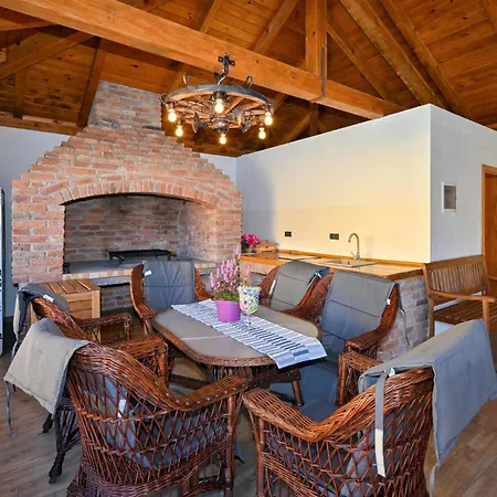 別荘 2 Bedroom Cozy In Gornja Ploscica Ruskovac