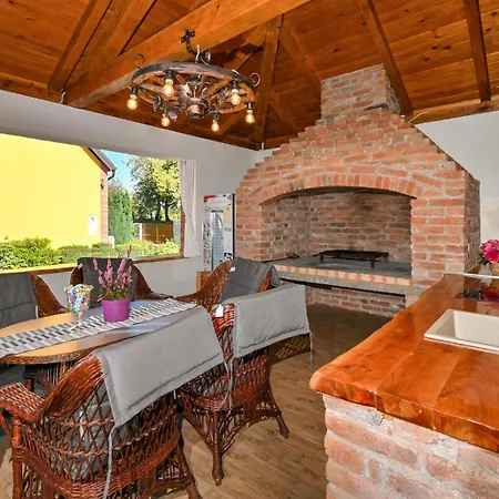 2 Bedroom Cozy In Gornja Ploscica Ruskovac