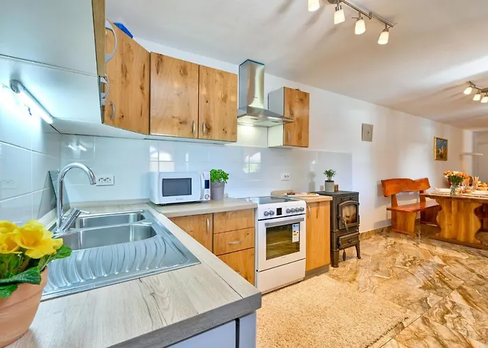 Holiday home 2 Bedroom Cozy In Gornja Ploscica *