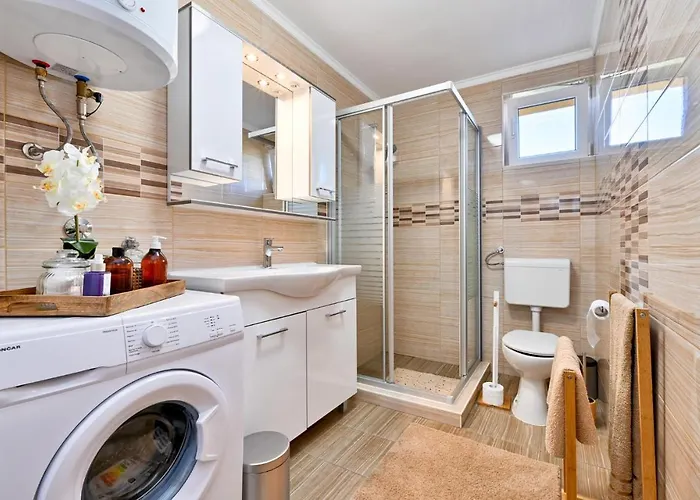 2 Bedroom Cozy In Gornja Ploscica *