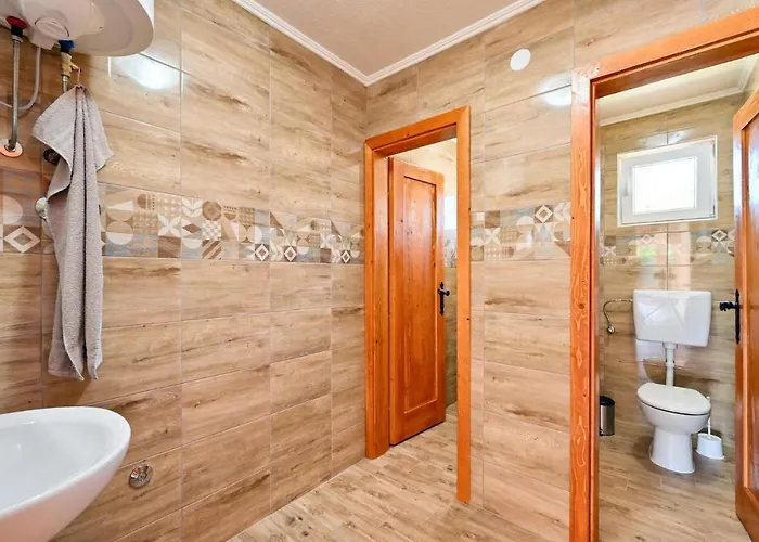 Holiday home 2 Bedroom Cozy In Gornja Ploscica *