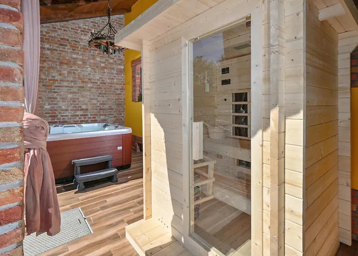 2 Bedroom Cozy In Gornja Ploscica Holiday home *