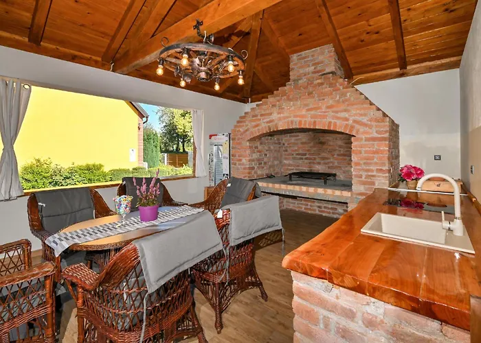 2 Bedroom Cozy In Gornja Ploscica Ruskovac