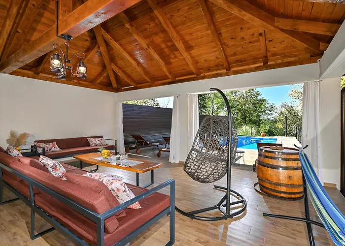 2 Bedroom Cozy In Gornja Ploscica