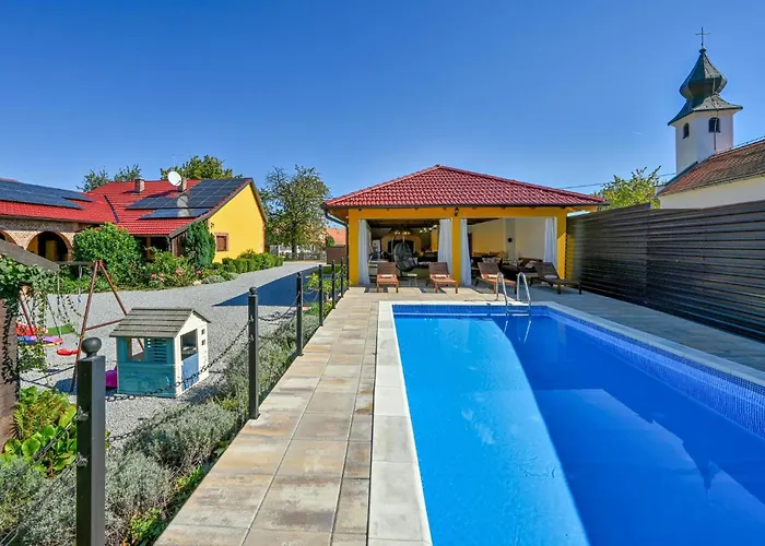 Holiday home 2 Bedroom Cozy In Gornja Ploscica Ruskovac