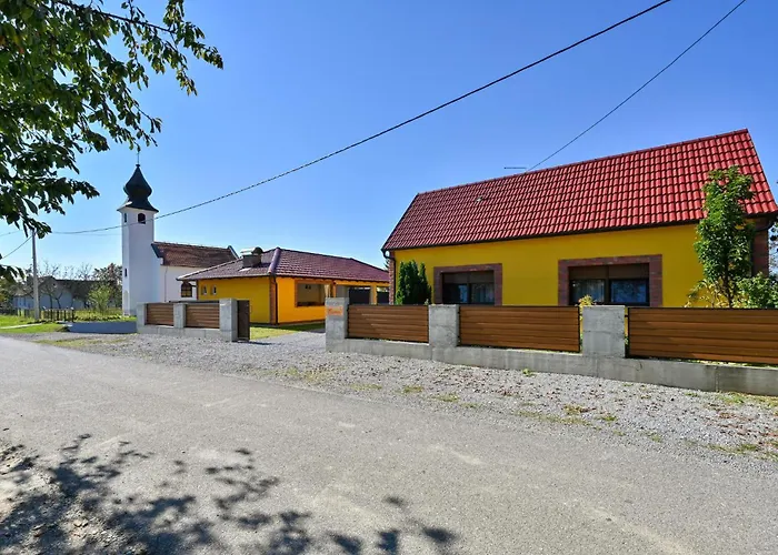 2 Bedroom Cozy In Gornja Ploscica *